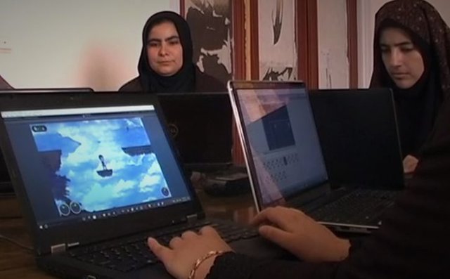 تلاش دختران برنامه‌نویس افغان از اشتغال‌زایی برای زنان تا مبارزه با اعتیاد